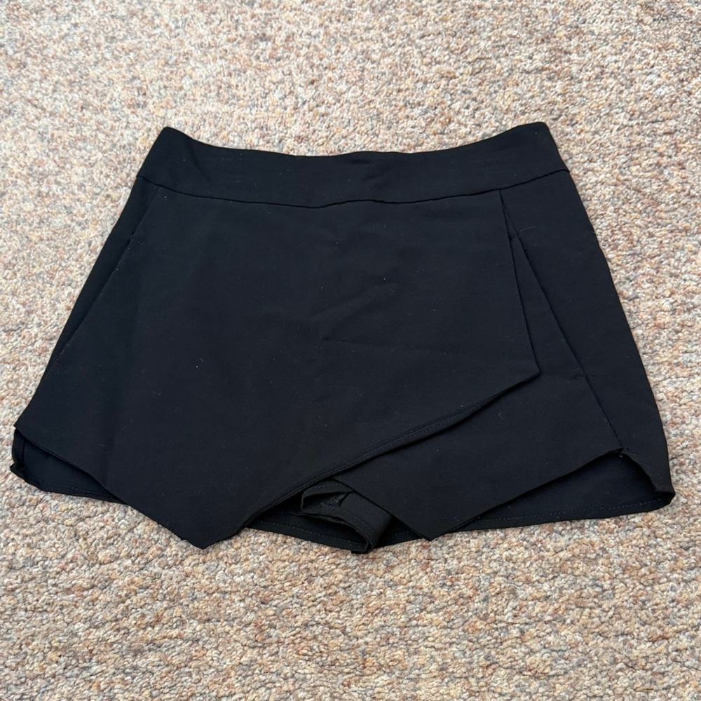 ⭐️EUC - Aqua - Black Skort - Woman's Small